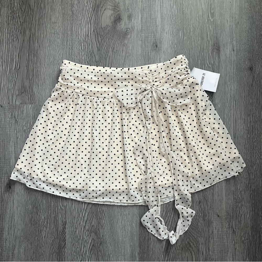 NWT Forever 21 Cream and Black Polka Dot Skirt 🎀